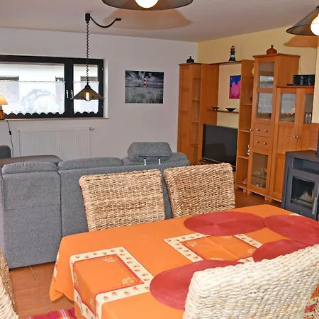 Schoenes Mit Kamin Und Sauna Im Ostseebad Apartamento Sellin (Rugen)