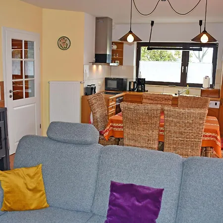 Schoenes Mit Kamin Und Sauna Im Ostseebad *