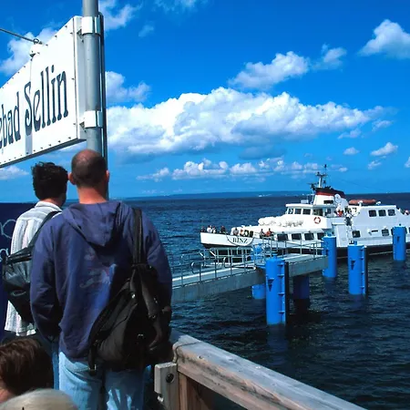 Schoenes Mit Kamin Und Sauna Im Ostseebad *