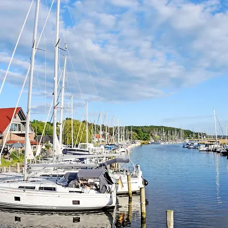 Schoenes Mit Kamin Und Sauna Im Ostseebad Apartmán